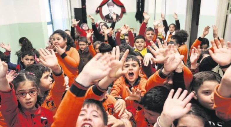 Okullar Açıldı, Ders Zili Yeniden Çaldı