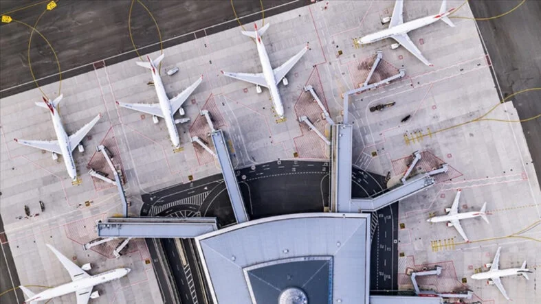 Abdulkadir Uraloğlu: Türkiye'de 4 Ayda Hava Yoluyla 64,2 Milyon Yolcu Seyahat Etti