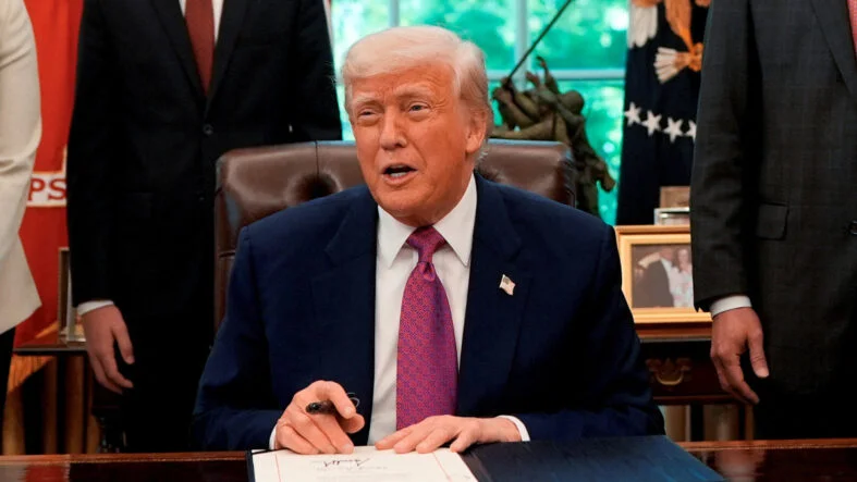 Donald Trump, ABD'de ilaç fiyatlarını yüzde 80'e kadar düşürecek kararnameye imza atacak